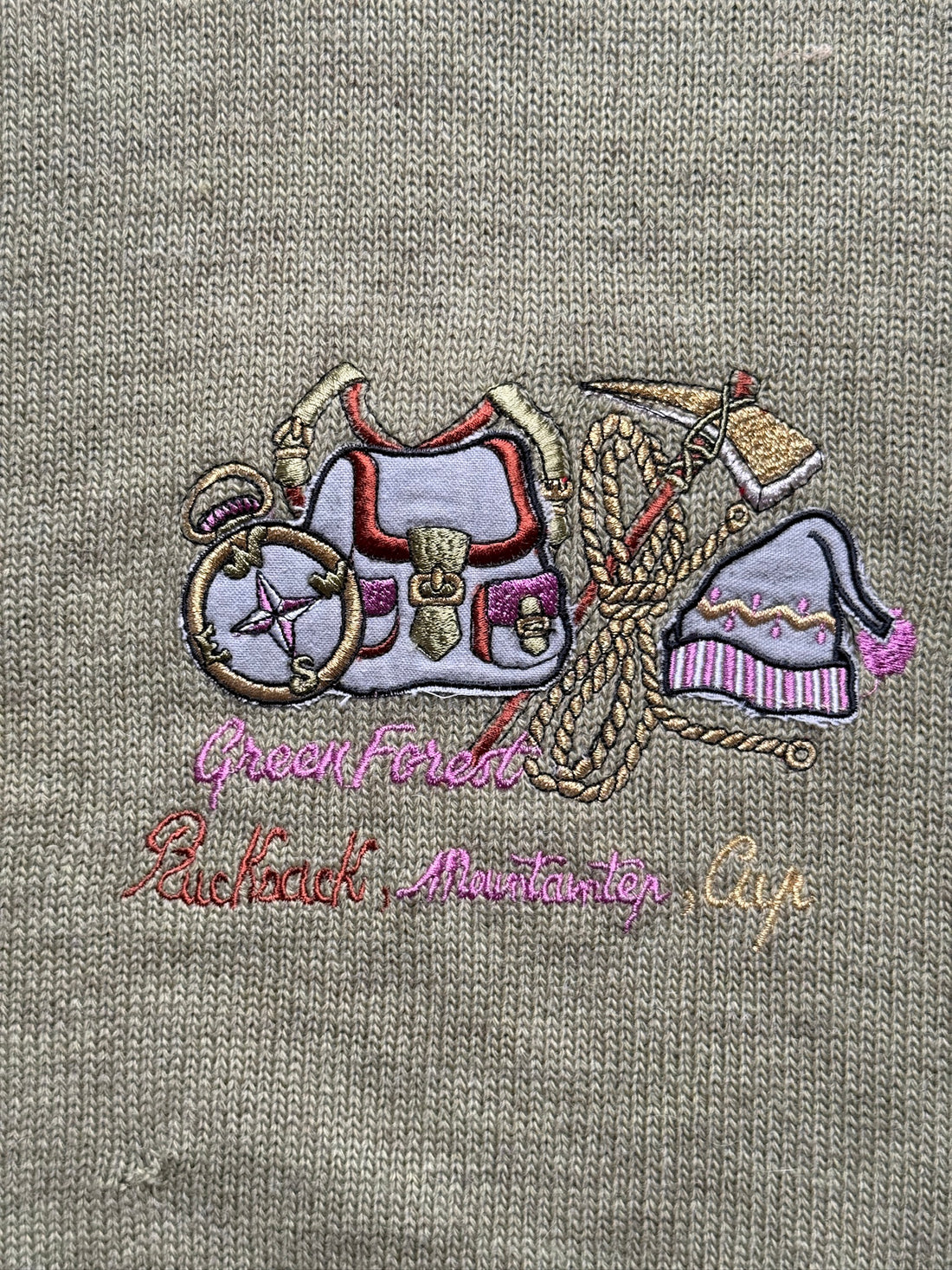 Pull vert montagnard fleurs brodées - 8/10 ans